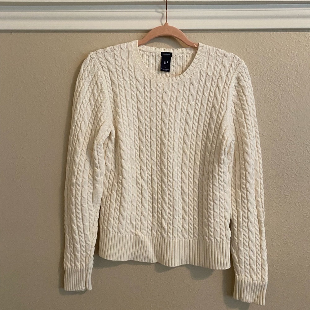 Women’s Gap Crew Neck Cable Knit Sweater